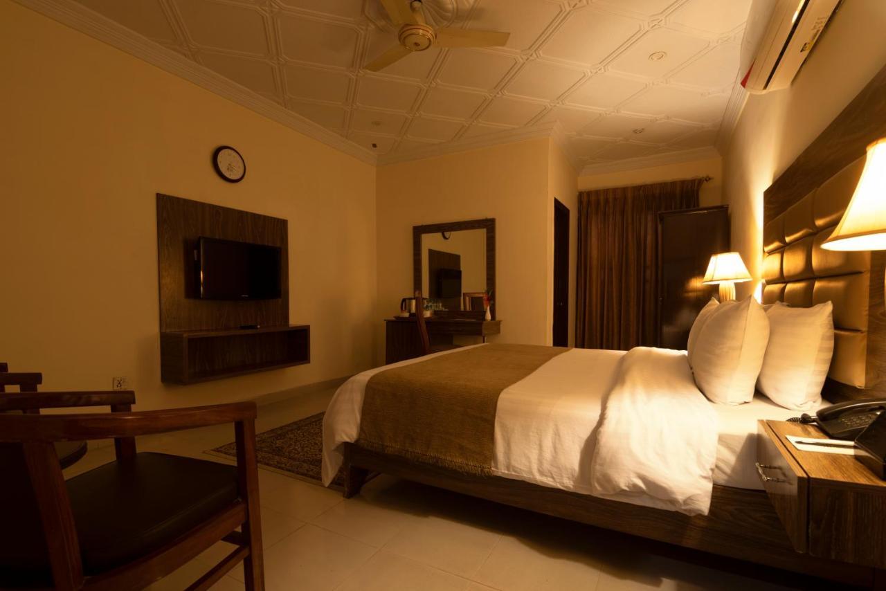 Hotel One Lalazar Multan Eksteriør bilde