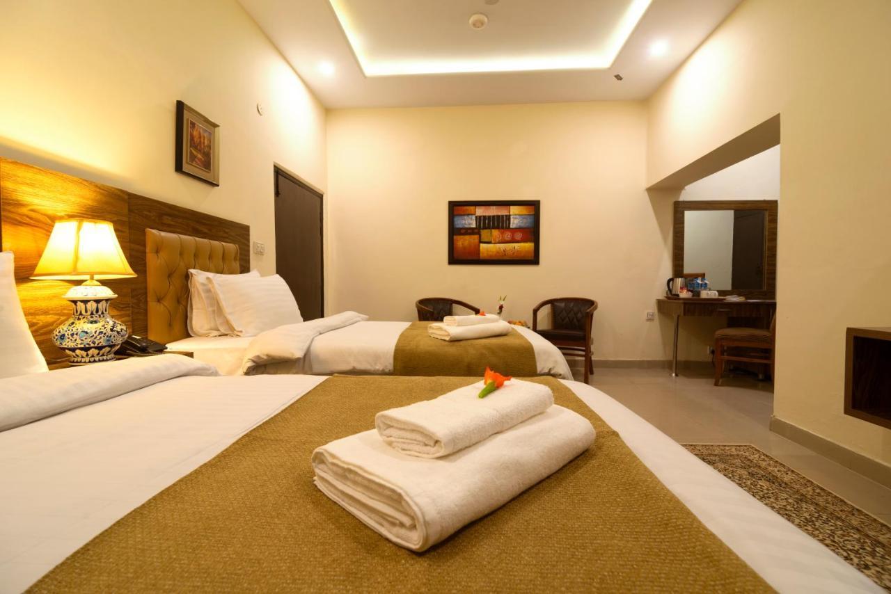 Hotel One Lalazar Multan Eksteriør bilde