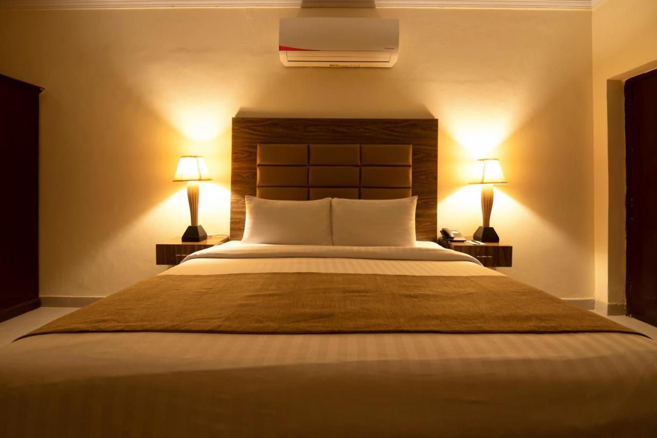 Hotel One Lalazar Multan Eksteriør bilde