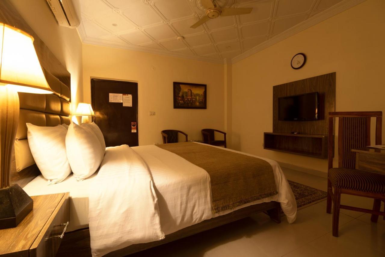 Hotel One Lalazar Multan Eksteriør bilde