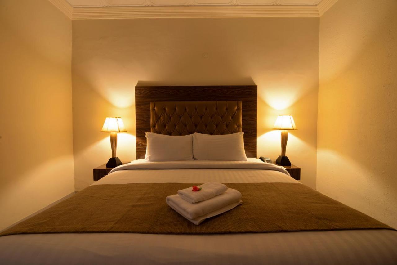 Hotel One Lalazar Multan Eksteriør bilde